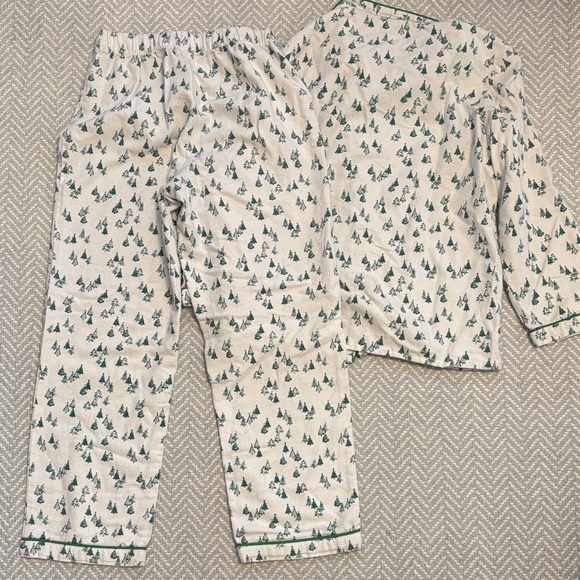 Petite Plume Kids Flannel Pajamas Holiday Print Like New - Picture 3 of 4